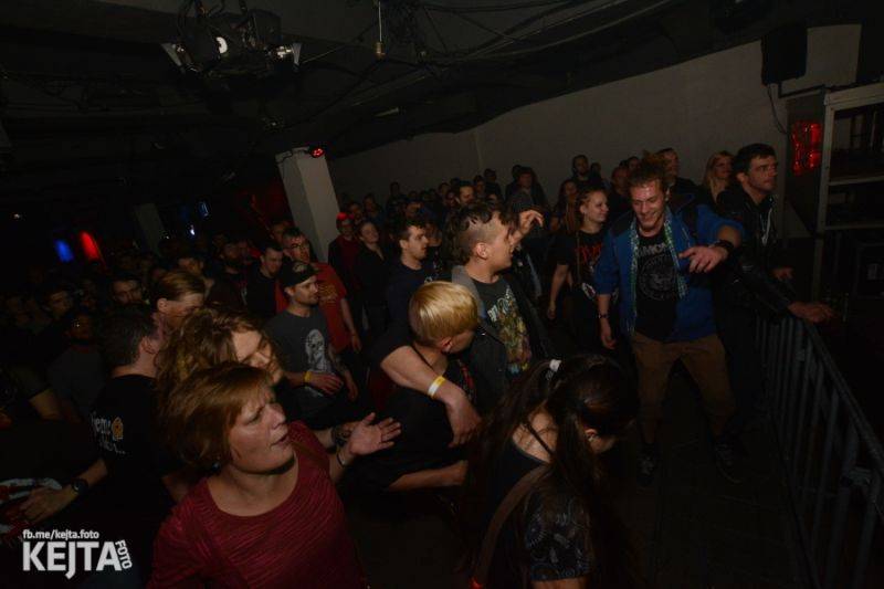 Žižkovská noc nepolevila ani v sobotu, vystoupili RV 4, PVA nebo NVÚ