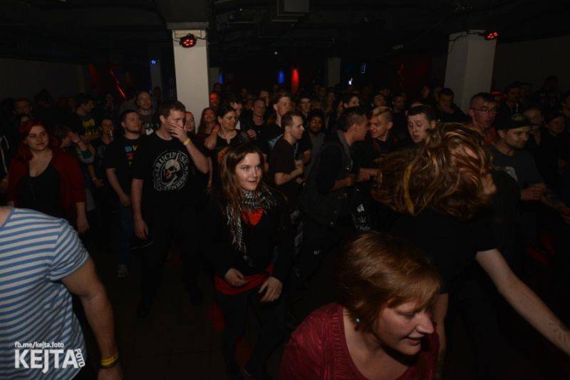 Žižkovská noc nepolevila ani v sobotu, vystoupili RV 4, PVA nebo NVÚ