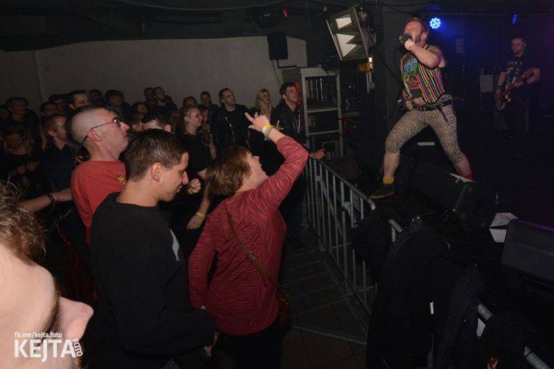 Žižkovská noc nepolevila ani v sobotu, vystoupili RV 4, PVA nebo NVÚ