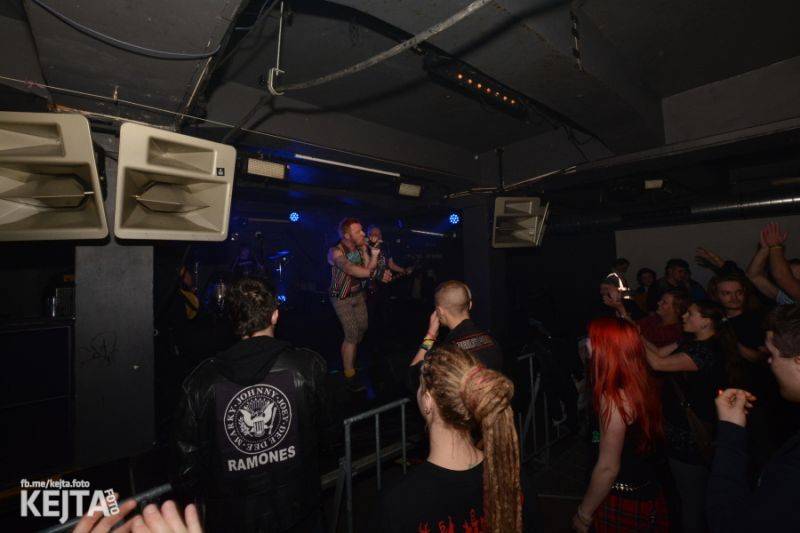 Žižkovská noc nepolevila ani v sobotu, vystoupili RV 4, PVA nebo NVÚ