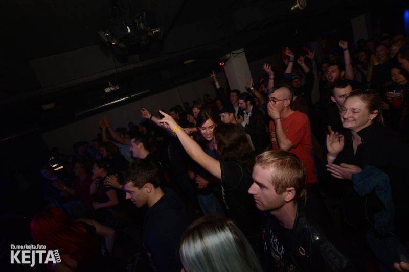 Žižkovská noc nepolevila ani v sobotu, vystoupili RV 4, PVA nebo NVÚ