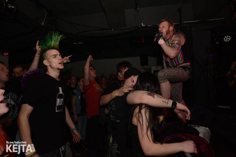 Žižkovská noc nepolevila ani v sobotu, vystoupili RV 4, PVA nebo NVÚ