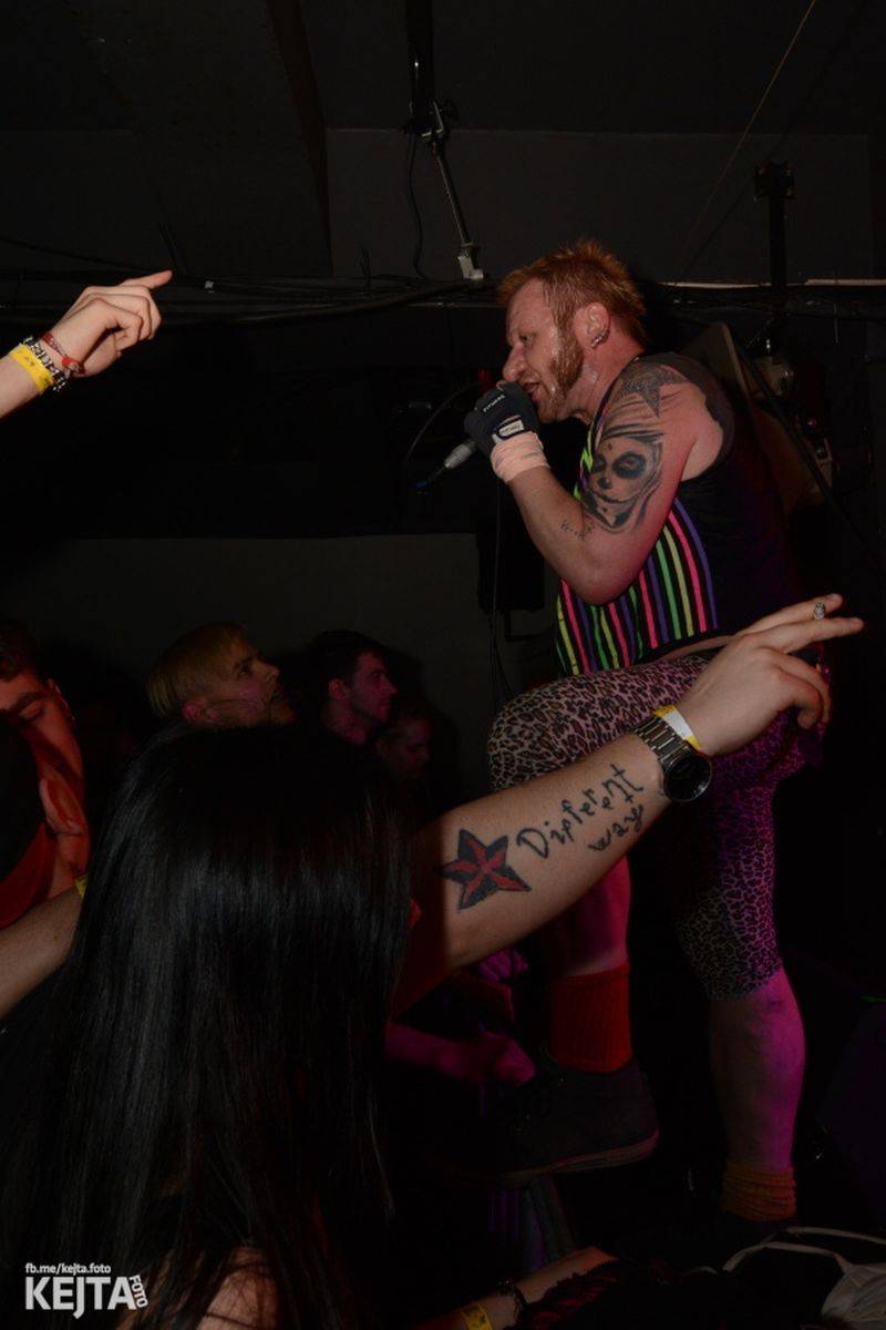 Žižkovská noc nepolevila ani v sobotu, vystoupili RV 4, PVA nebo NVÚ