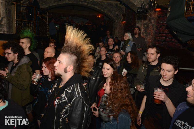 Žižkovská noc nepolevila ani v sobotu, vystoupili RV 4, PVA nebo NVÚ