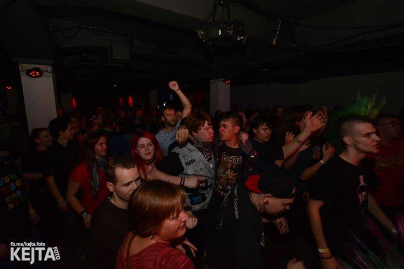 Žižkovská noc nepolevila ani v sobotu, vystoupili RV 4, PVA nebo NVÚ