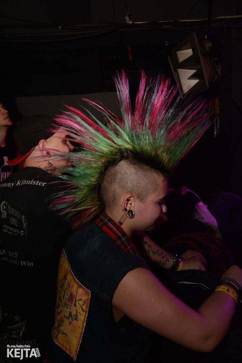 Žižkovská noc nepolevila ani v sobotu, vystoupili RV 4, PVA nebo NVÚ