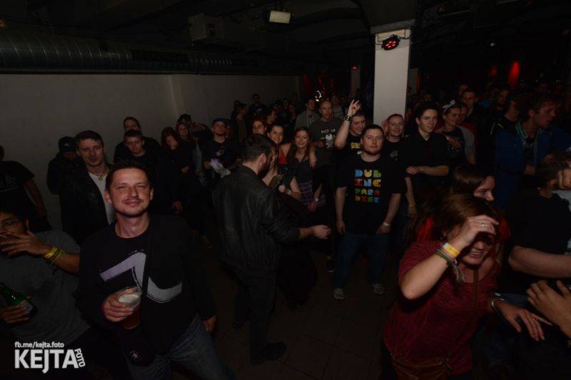 Žižkovská noc nepolevila ani v sobotu, vystoupili RV 4, PVA nebo NVÚ