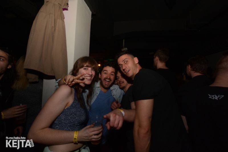 Žižkovská noc nepolevila ani v sobotu, vystoupili RV 4, PVA nebo NVÚ