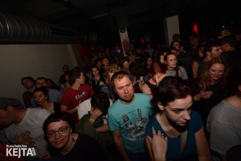 Žižkovská noc nepolevila ani v sobotu, vystoupili RV 4, PVA nebo NVÚ