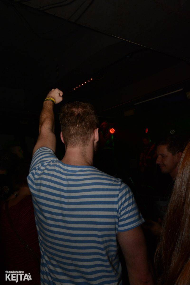 Žižkovská noc nepolevila ani v sobotu, vystoupili RV 4, PVA nebo NVÚ