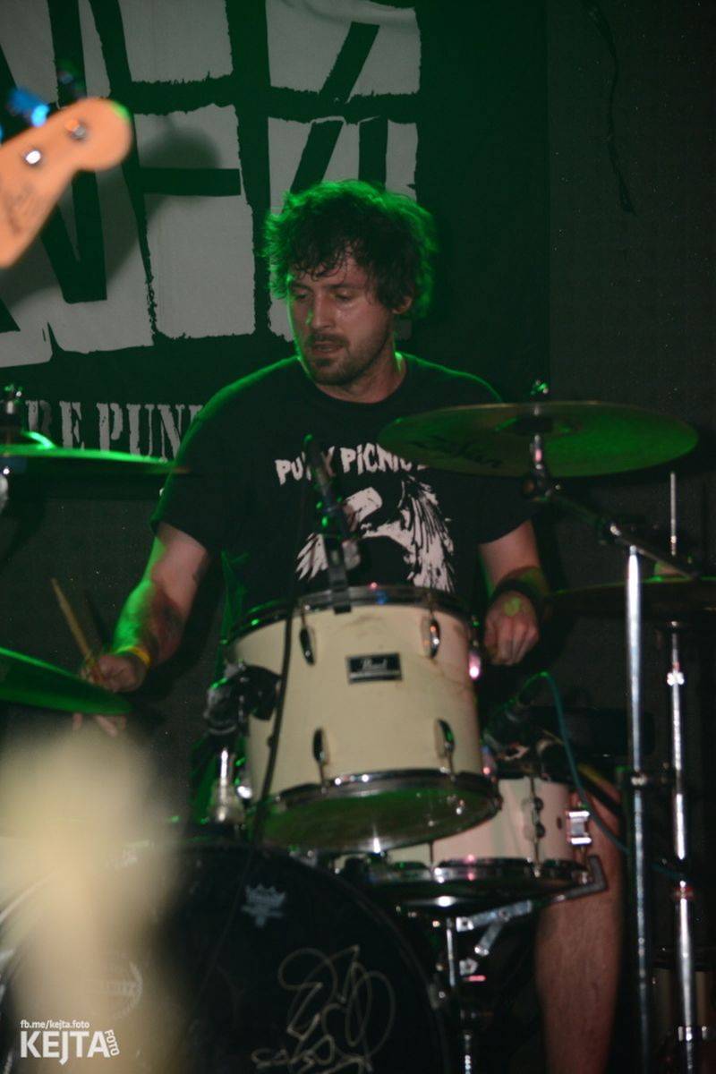 Žižkovská noc nepolevila ani v sobotu, vystoupili RV 4, PVA nebo NVÚ