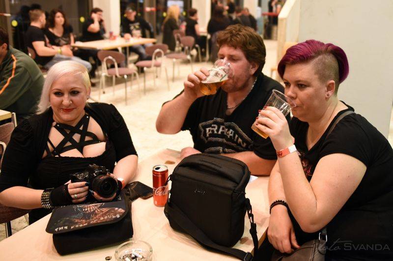 Arakain slavil narozeniny znovu nadvakrát