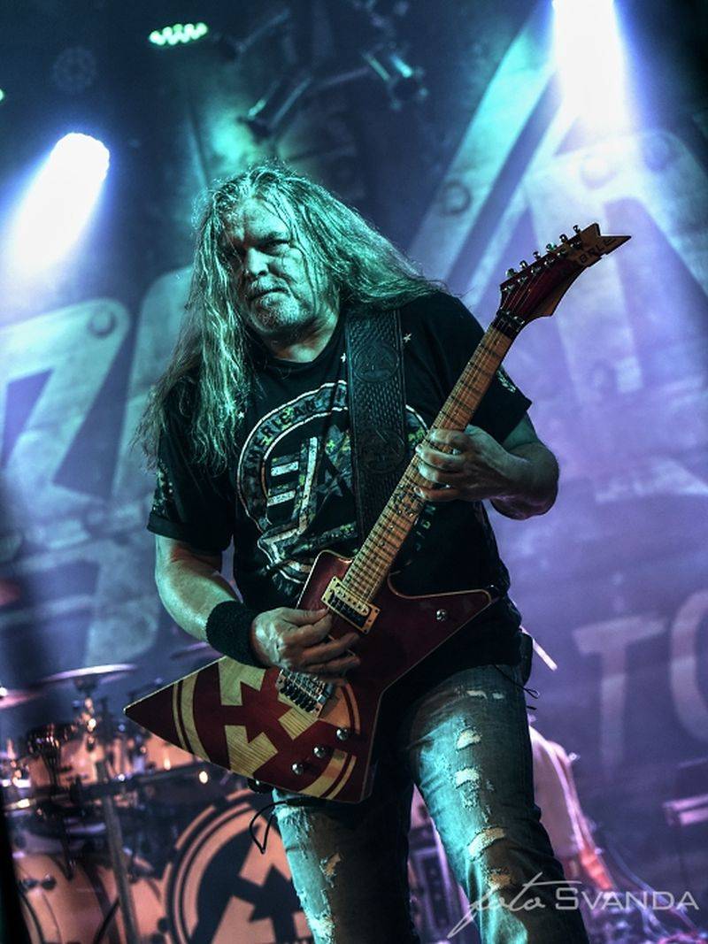 Arakain slavil narozeniny znovu nadvakrát