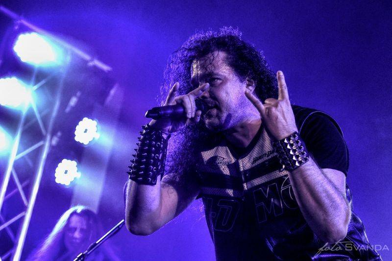 Arakain slavil narozeniny znovu nadvakrát