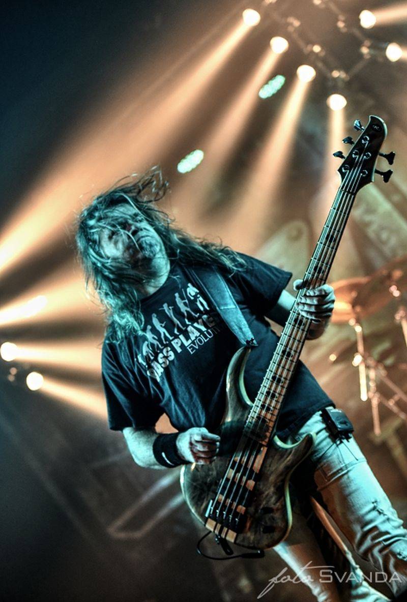 Arakain slavil narozeniny znovu nadvakrát