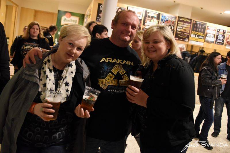 Arakain slavil narozeniny znovu nadvakrát