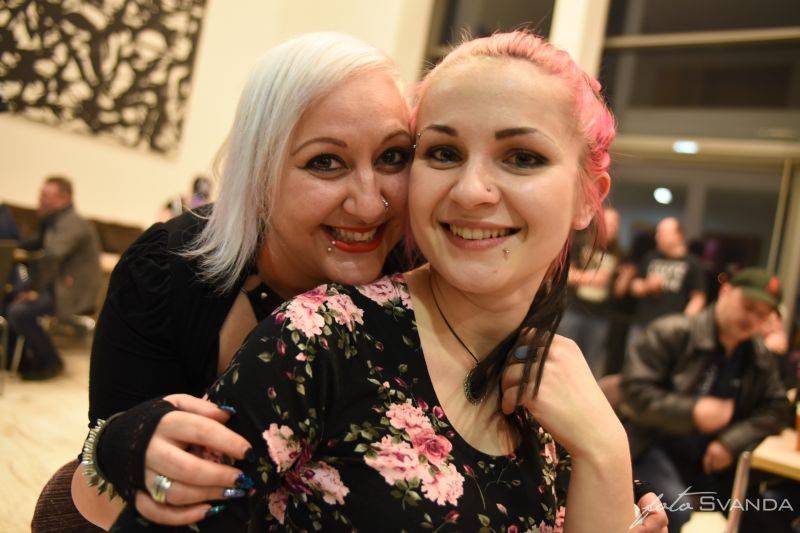 Arakain slavil narozeniny znovu nadvakrát