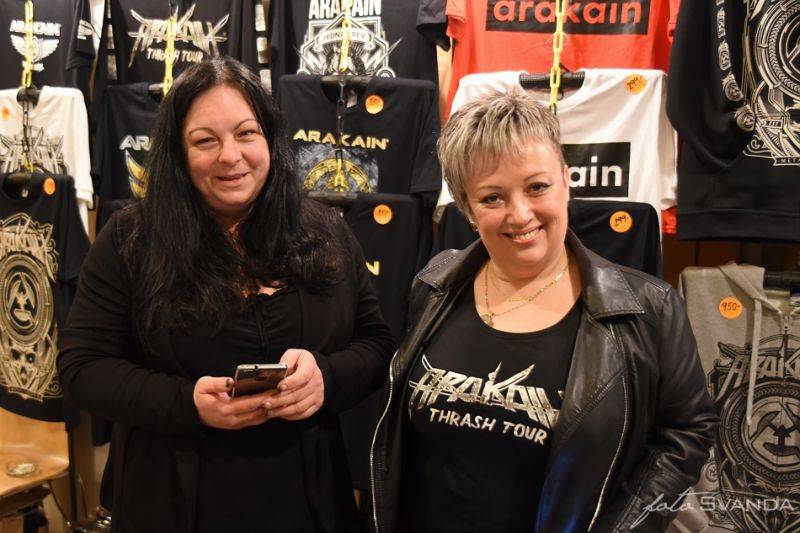 Arakain slavil narozeniny znovu nadvakrát