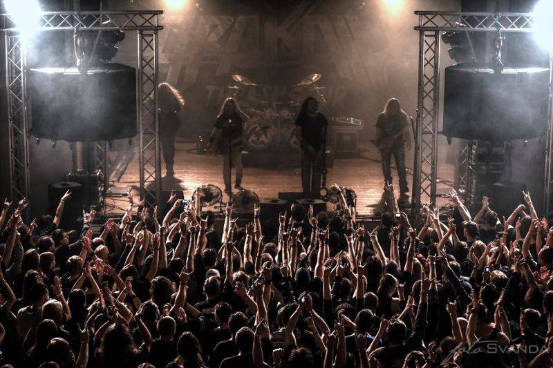 Arakain slavil narozeniny znovu nadvakrát