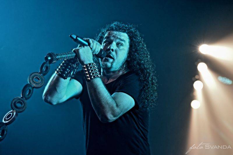 Arakain slavil narozeniny znovu nadvakrát