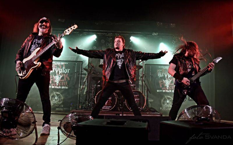 Arakain slavil narozeniny znovu nadvakrát