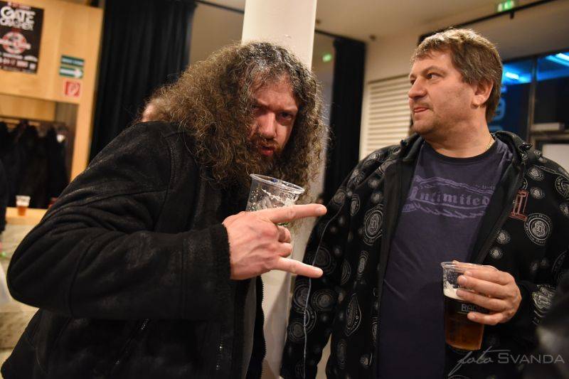 Arakain slavil narozeniny znovu nadvakrát