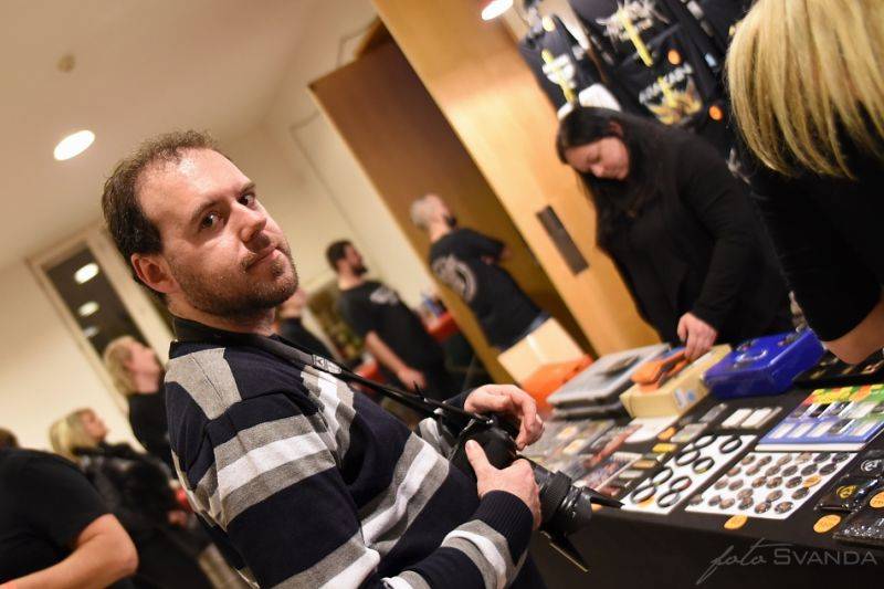 Arakain slavil narozeniny znovu nadvakrát