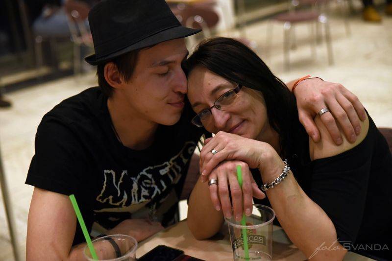 Arakain slavil narozeniny znovu nadvakrát