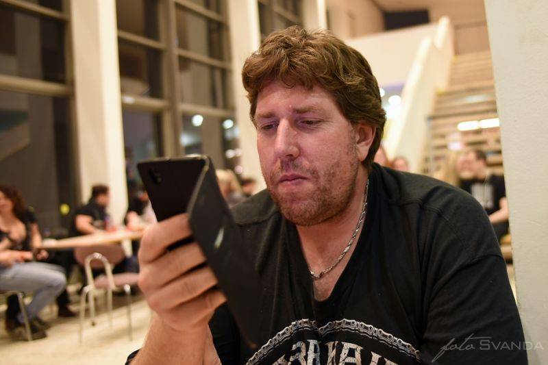 Arakain slavil narozeniny znovu nadvakrát