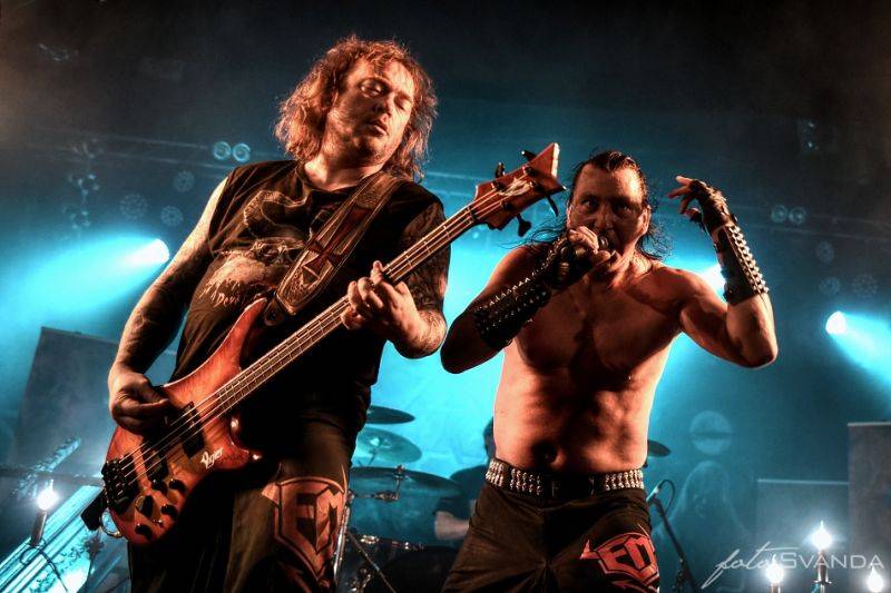 Arakain slavil narozeniny znovu nadvakrát