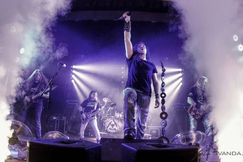 Arakain slavil narozeniny znovu nadvakrát