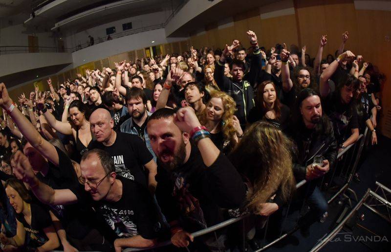 Arakain slavil narozeniny znovu nadvakrát