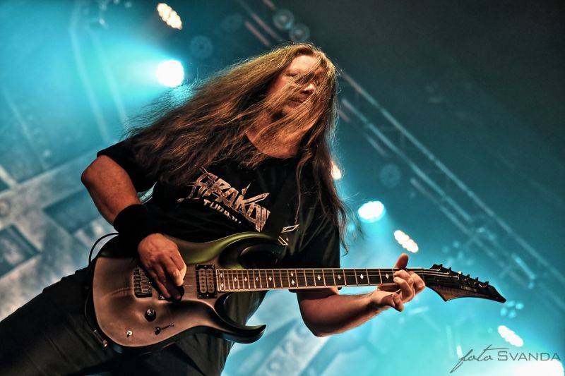 Arakain slavil narozeniny znovu nadvakrát