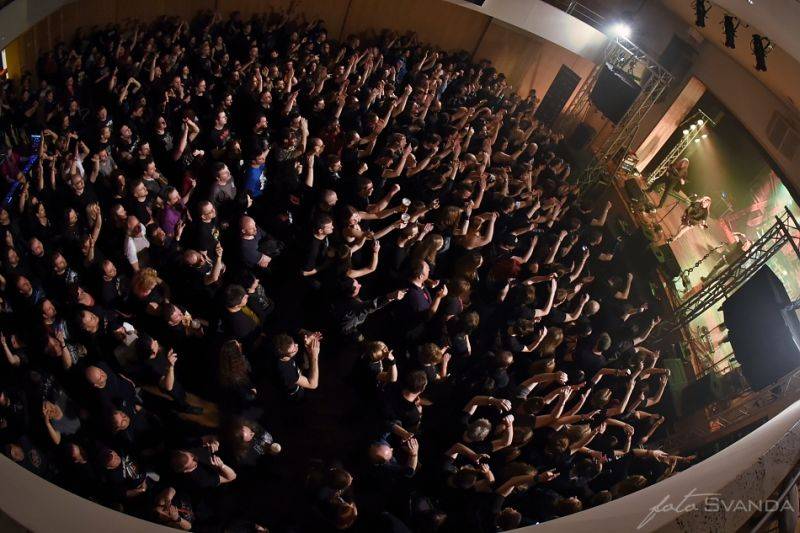 Arakain slavil narozeniny znovu nadvakrát