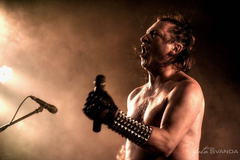 Arakain slavil narozeniny znovu nadvakrát