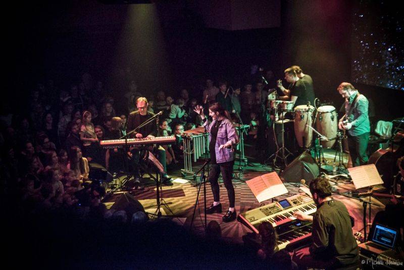 Planety spojily děti a dospělé v pražském Lucerna Music Baru