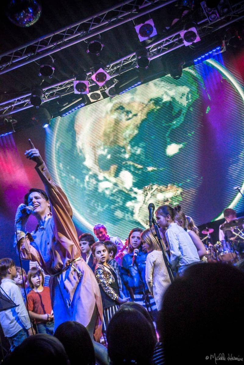 Planety spojily děti a dospělé v pražském Lucerna Music Baru