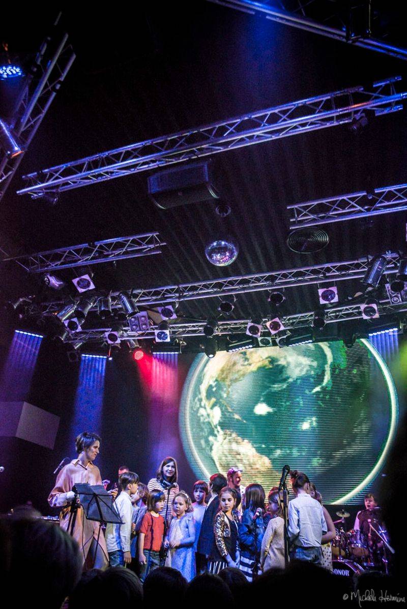 Planety spojily děti a dospělé v pražském Lucerna Music Baru