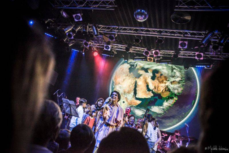 Planety spojily děti a dospělé v pražském Lucerna Music Baru