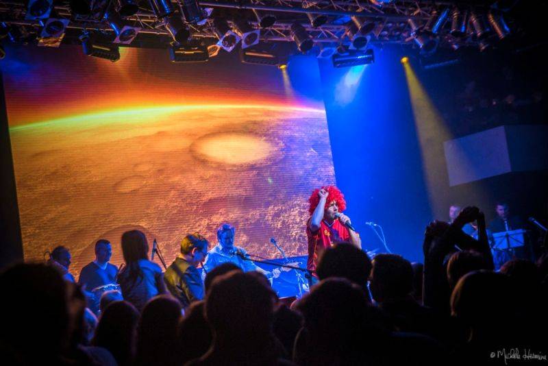 Planety spojily děti a dospělé v pražském Lucerna Music Baru