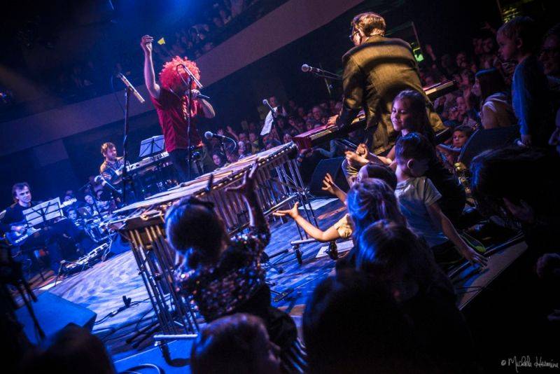 Planety spojily děti a dospělé v pražském Lucerna Music Baru