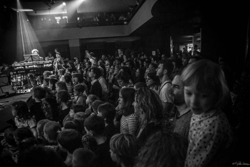 Planety spojily děti a dospělé v pražském Lucerna Music Baru