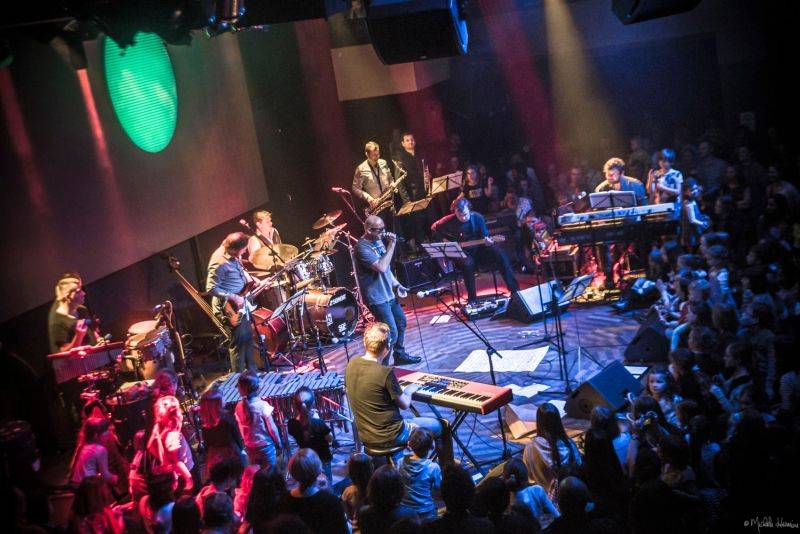 Planety spojily děti a dospělé v pražském Lucerna Music Baru