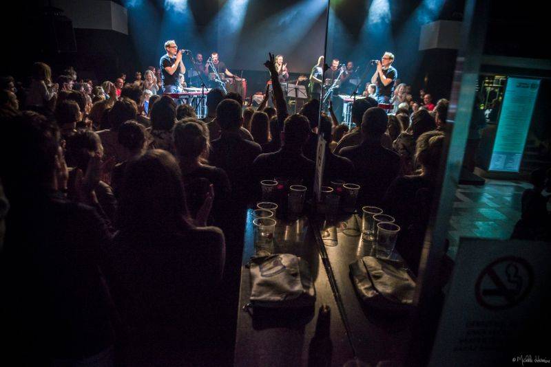 Planety spojily děti a dospělé v pražském Lucerna Music Baru