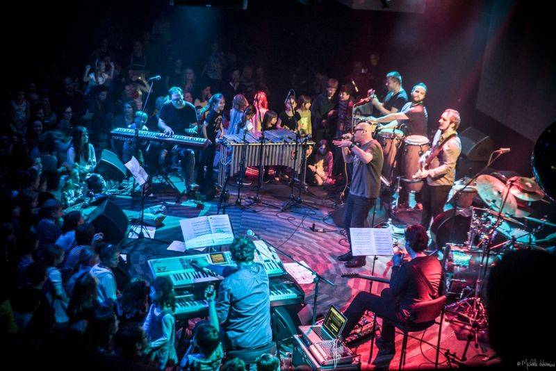 Planety spojily děti a dospělé v pražském Lucerna Music Baru