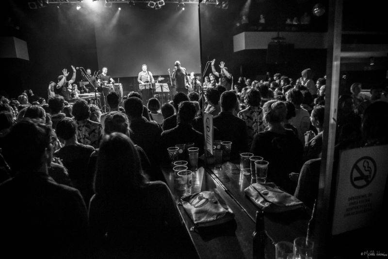 Planety spojily děti a dospělé v pražském Lucerna Music Baru