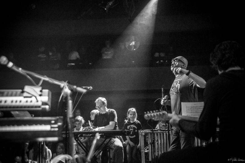 Planety spojily děti a dospělé v pražském Lucerna Music Baru