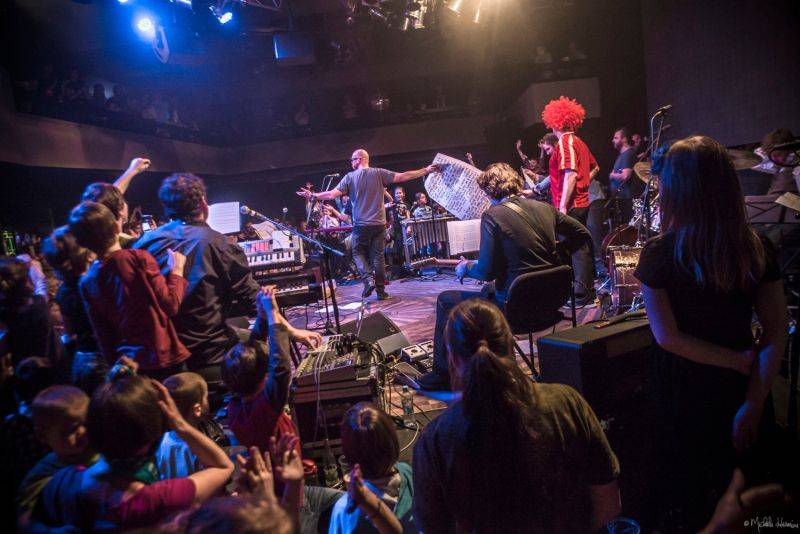 Planety spojily děti a dospělé v pražském Lucerna Music Baru