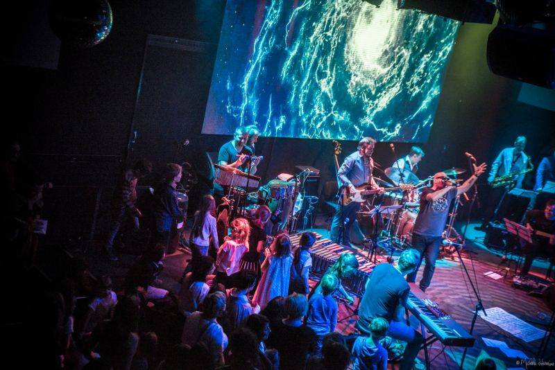 Planety spojily děti a dospělé v pražském Lucerna Music Baru