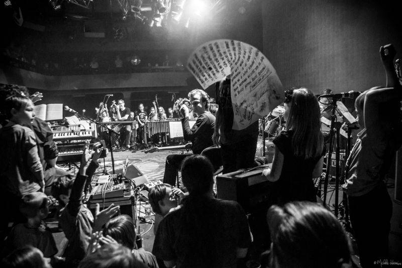 Planety spojily děti a dospělé v pražském Lucerna Music Baru